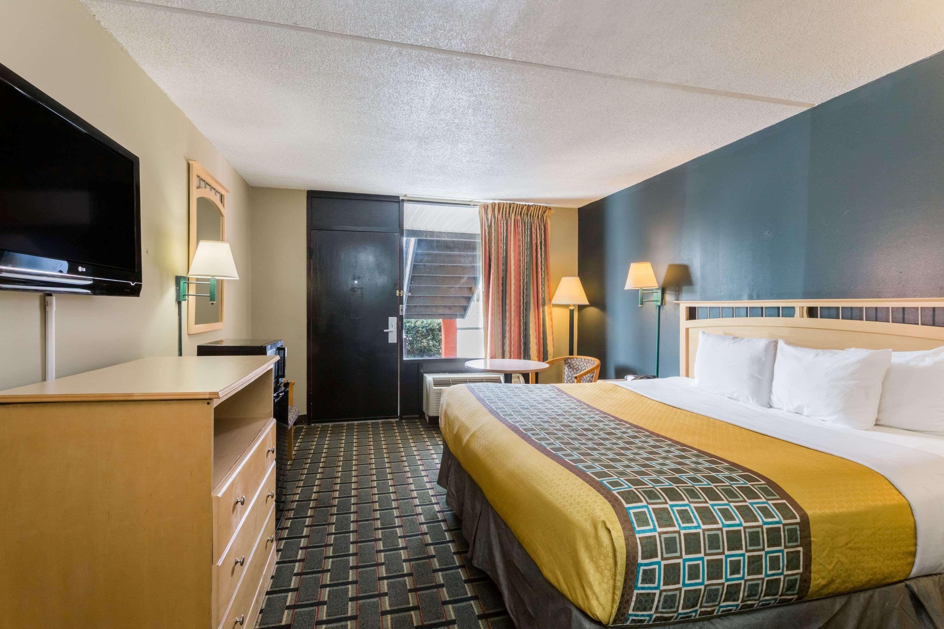 Travelodge By Wyndham Savannah Area/Richmond Hill Eksteriør billede