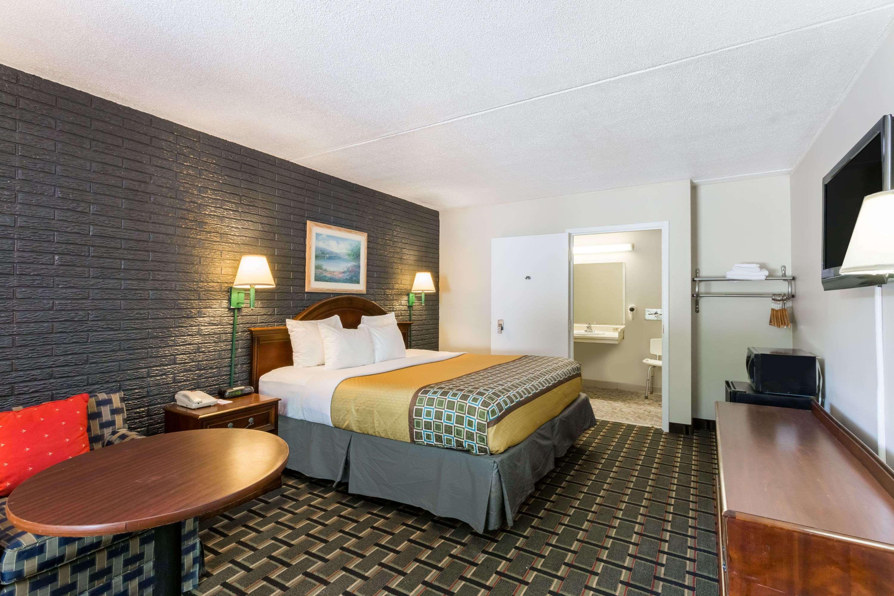 Travelodge By Wyndham Savannah Area/Richmond Hill Eksteriør billede