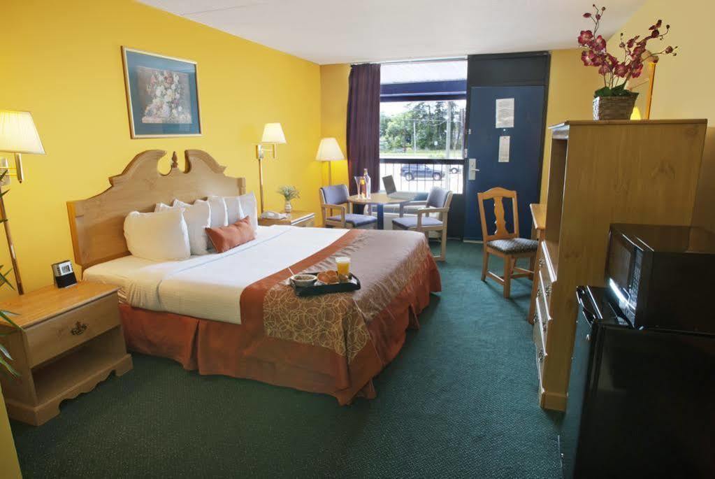 Travelodge By Wyndham Savannah Area/Richmond Hill Eksteriør billede