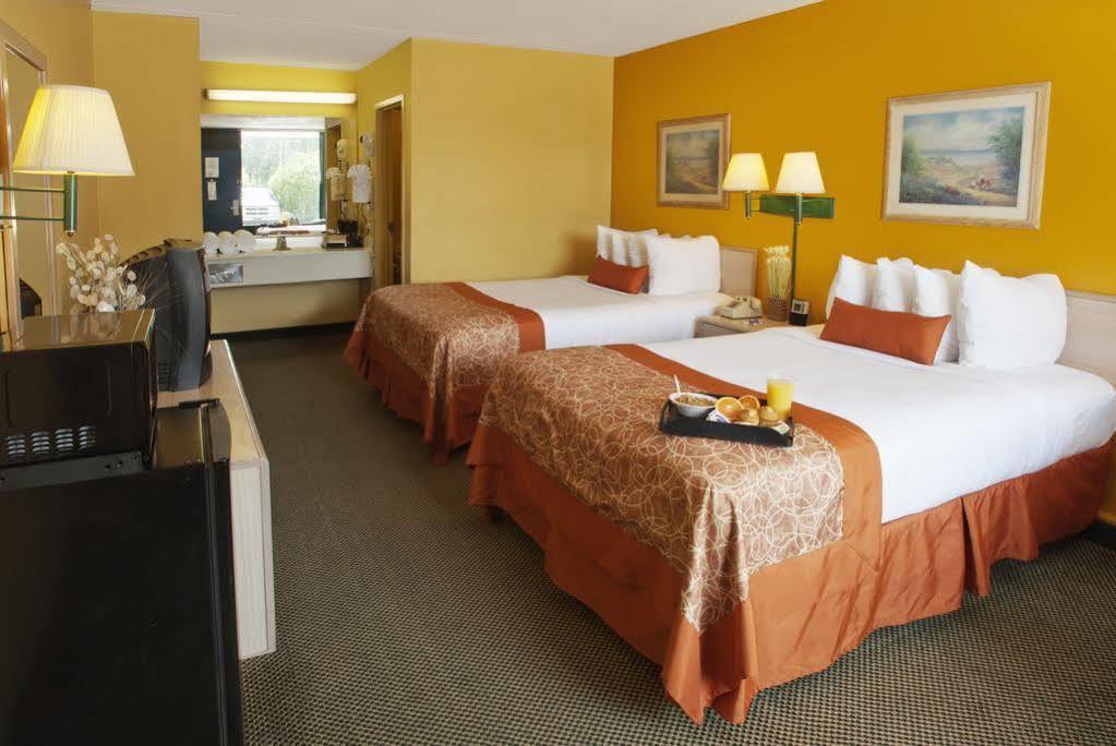 Travelodge By Wyndham Savannah Area/Richmond Hill Værelse billede